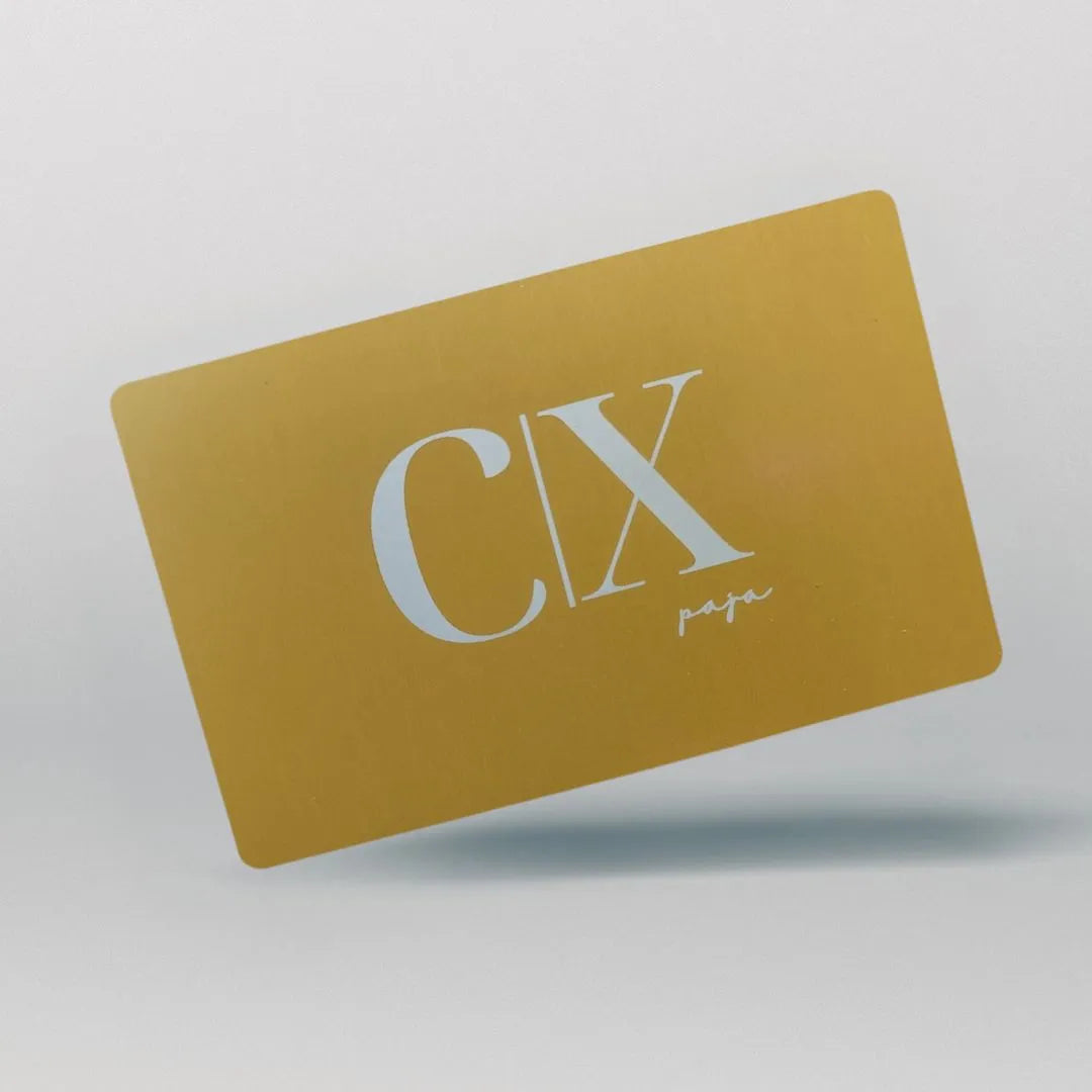 Alumiiniset käyntikortit logolla kultainen.