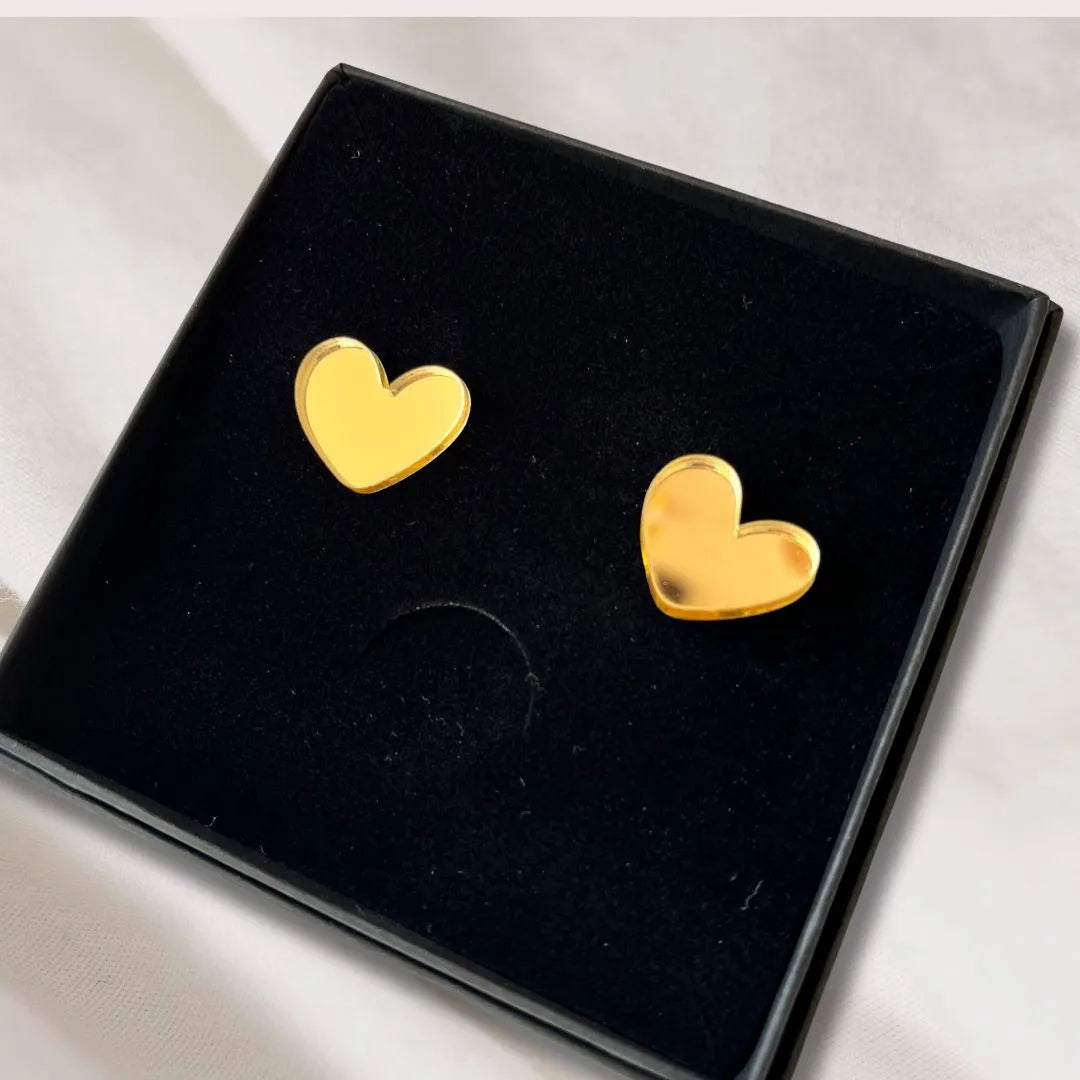 Peiliakryyliset sydänkorvikset ovat söpöt niin arki kuin juhlakäyttöön.