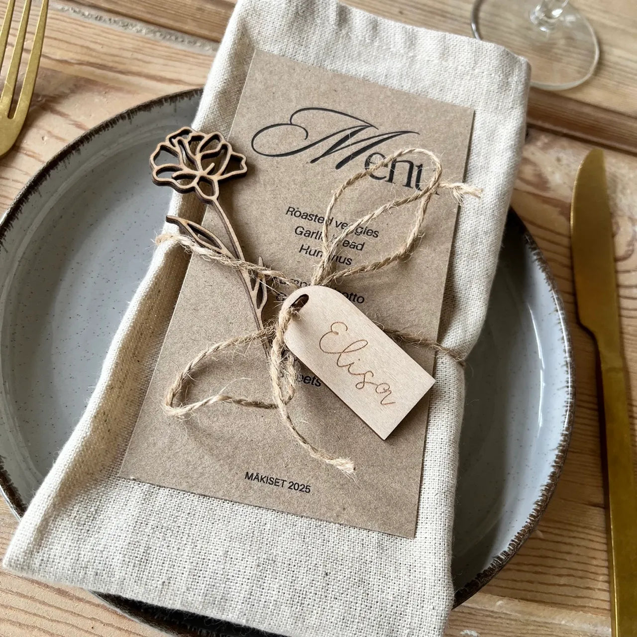 Puiset sirot paikkakortit häihin.