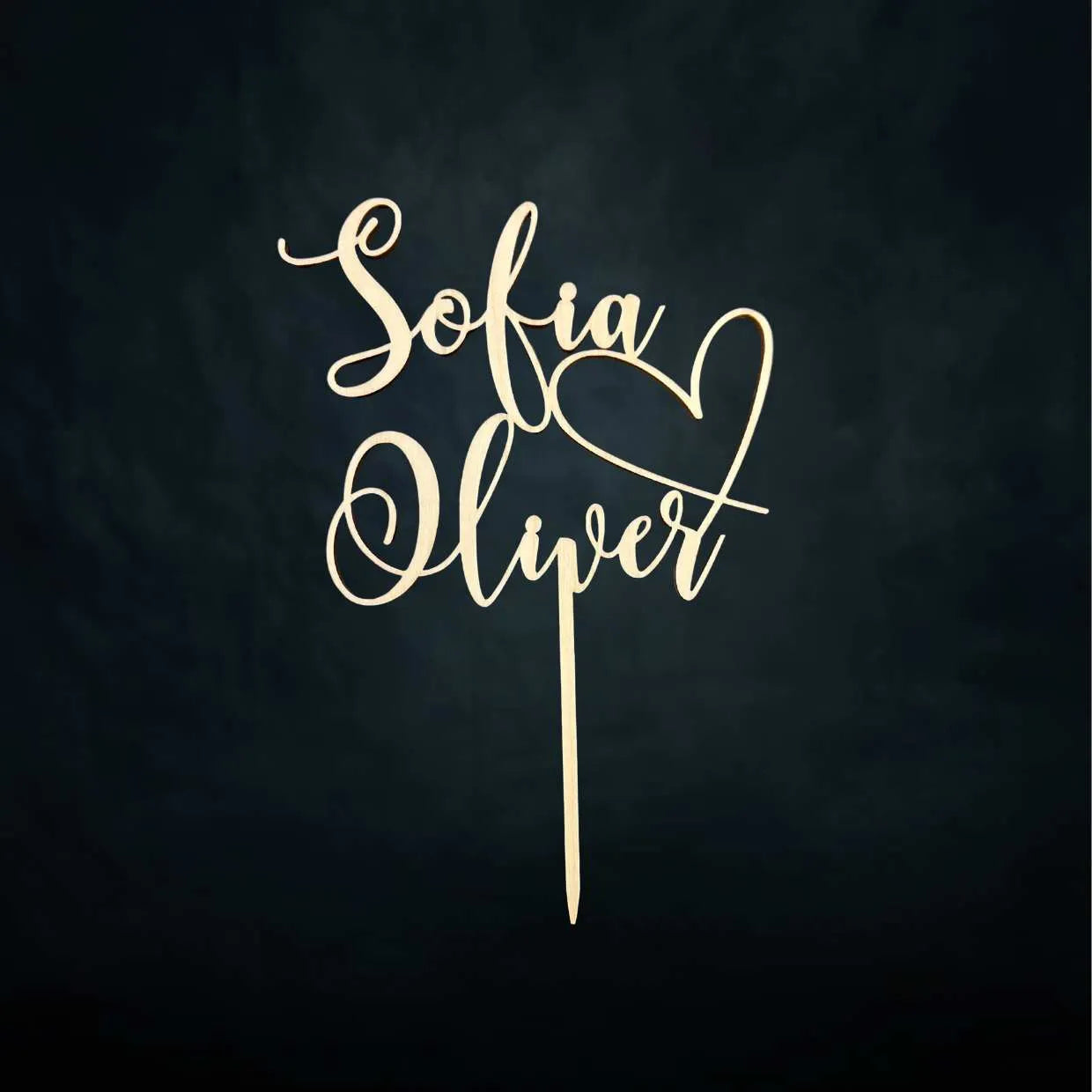 Hääkakkukoriste sydän ja nimet käsityönä Tampereella