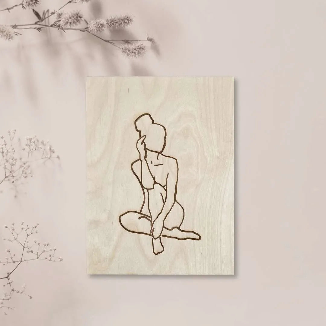 Puinen taulu | Nainen