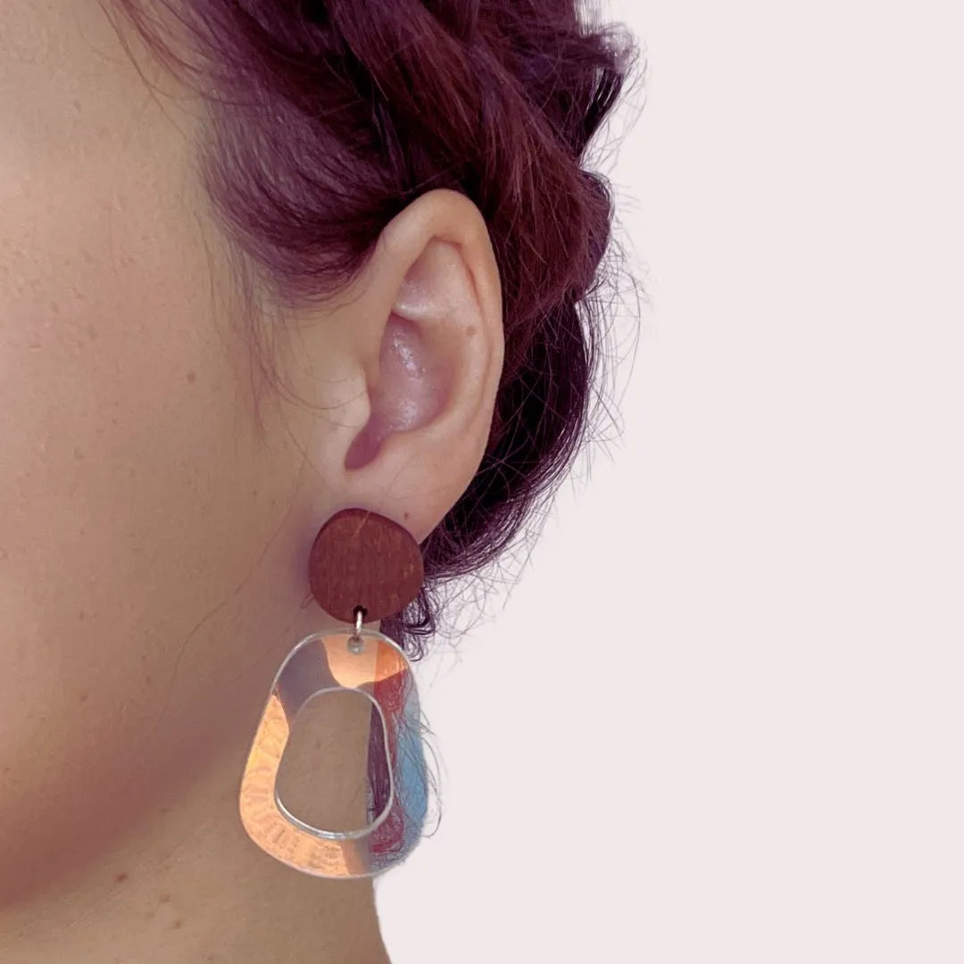 Suomalaiset Reeti-korvakorut henkivät karjalaisuutta.