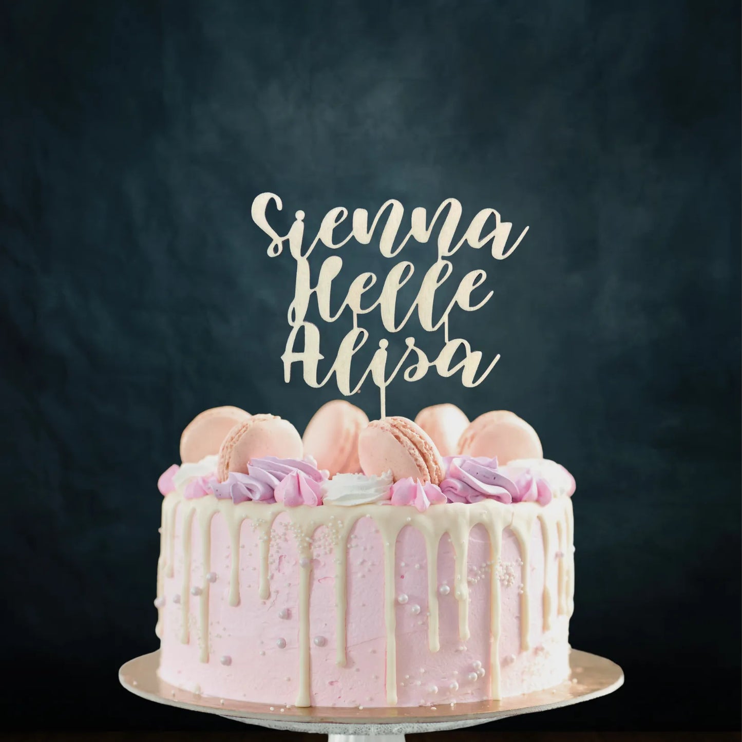 Puinen kakkukoriste nimiäisiin ja ristiäisiin. Koriste Nimiäiskakkuun tai ristiäsikakkuun