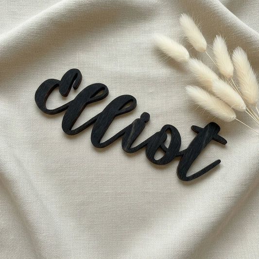 Puinen nimi voidaan kiinnittää lastenhuoneen oveen.