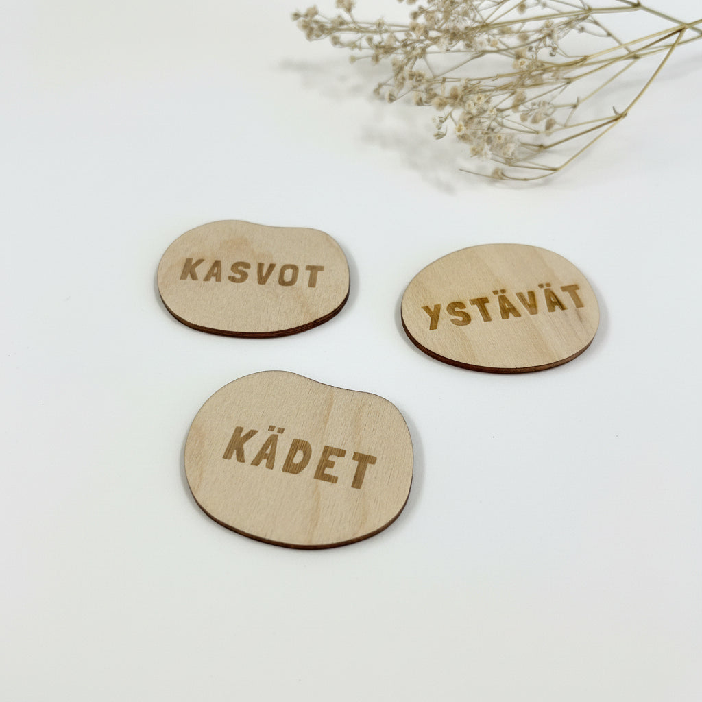 Puinen pyyhemerkki kasvot, ystävät, kädet.